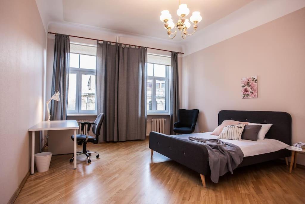 Spacious, Comfy 4br Center Apartamento *
