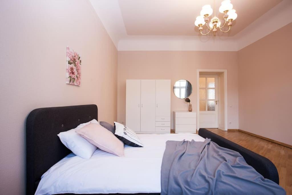Spacious, Comfy 4br Center Apartamento *